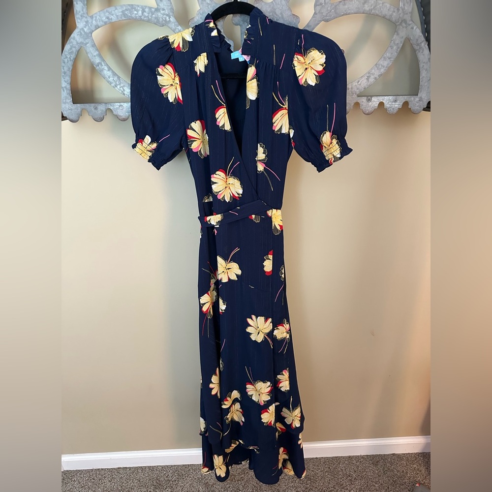 Draper James Navy Floral wrap dress Wild Cosmos Size 2 wedding guest, romantic,